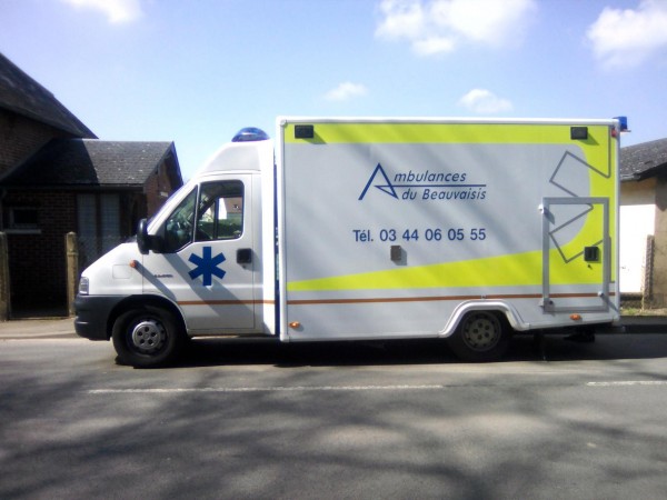 Ambulanciers d'Espace Médical à Beauvais (60), pour le transport médical dans l'Oise